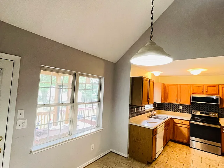 9724 Willow Glen Ln — Photo 28