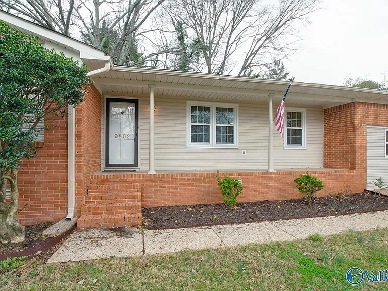 9802 Dolphin Dr SE — Photo 2