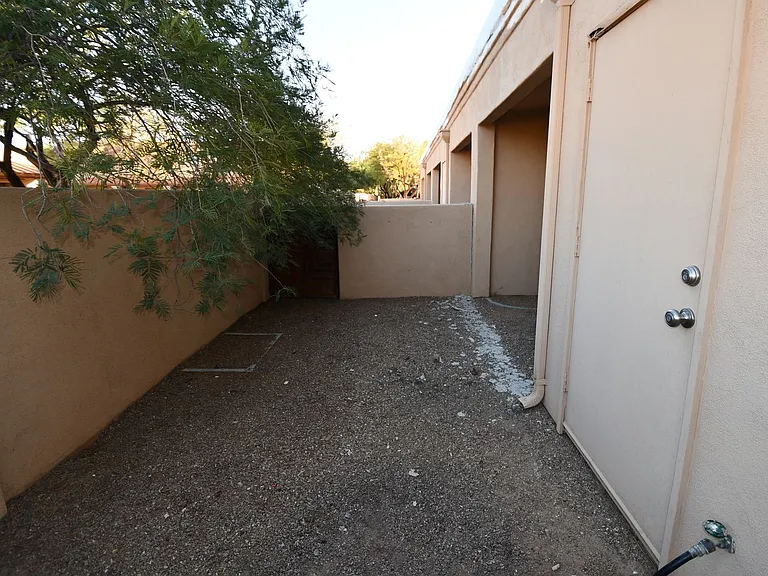 1443 W Kilburn St — Photo 9
