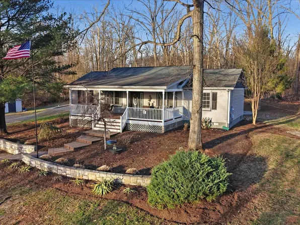 151 Sassafras Ln, Clear Brook, VA 22624