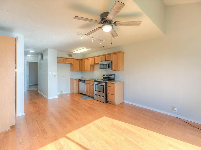 445 Carolcrest Ln #422 — Photo 5