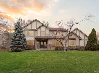 2223 Hickory Leaf Dr, Rochester Hills, MI 48309