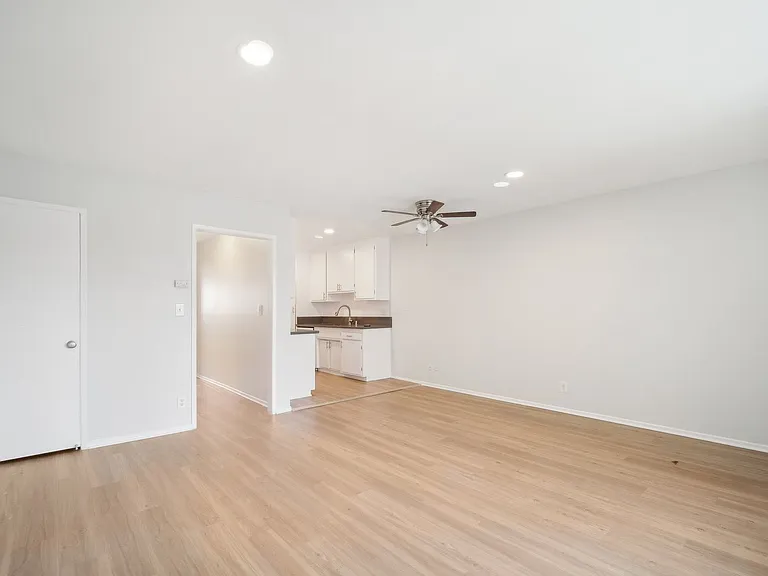 18411 Vincennes Street — Photo 16