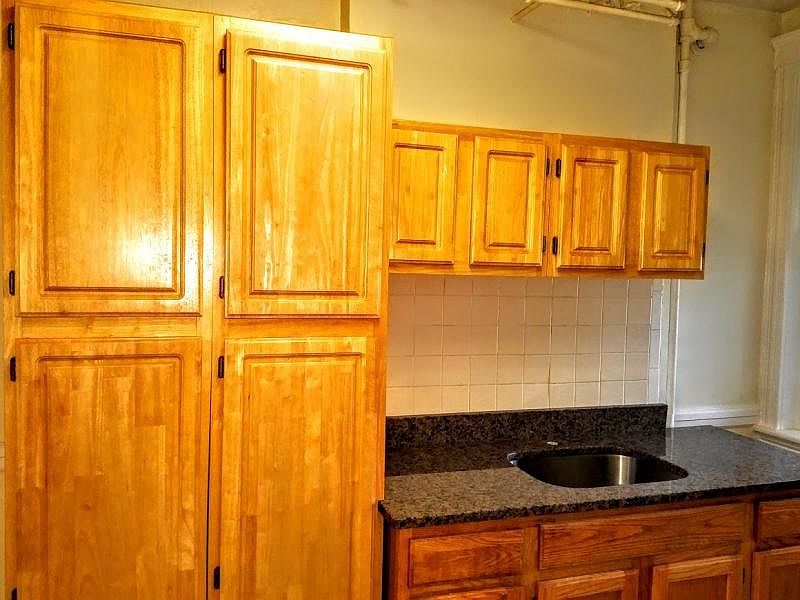 2nd image of 7 Lothian Rd APT 001B