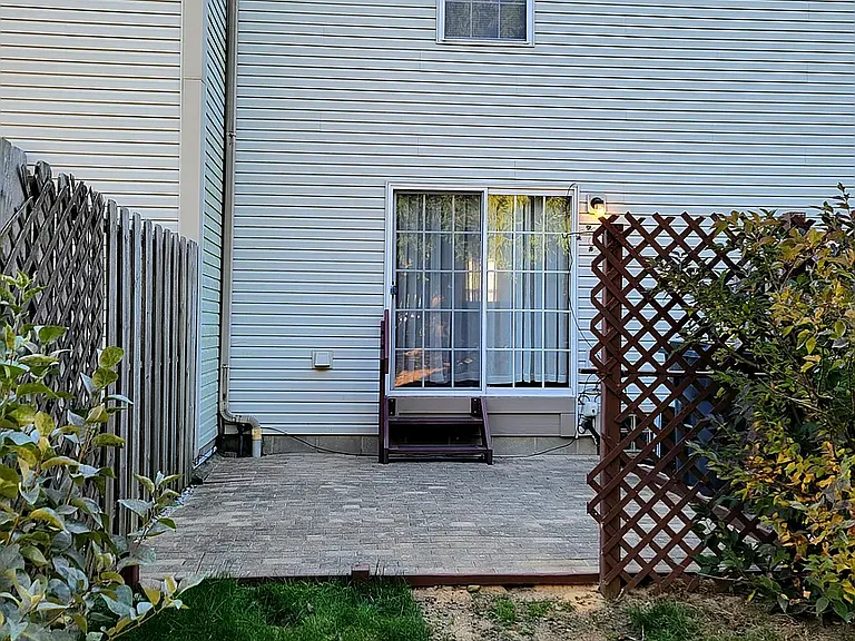 232 Macandrews Way — Photo 2