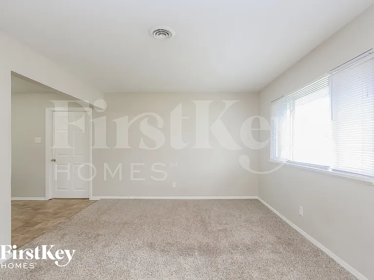 221 Grovewood Dr — Photo 6