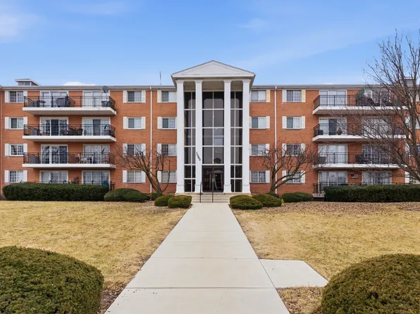1060 N Farnsworth Ave APT 1105, Aurora, IL 60505