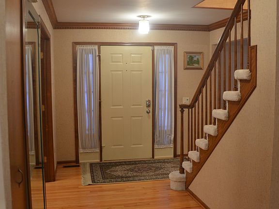 3rd image of 796 Keaton Dr