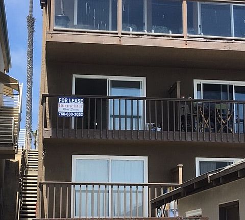 2nd image of 215 1/2 S Pacific St