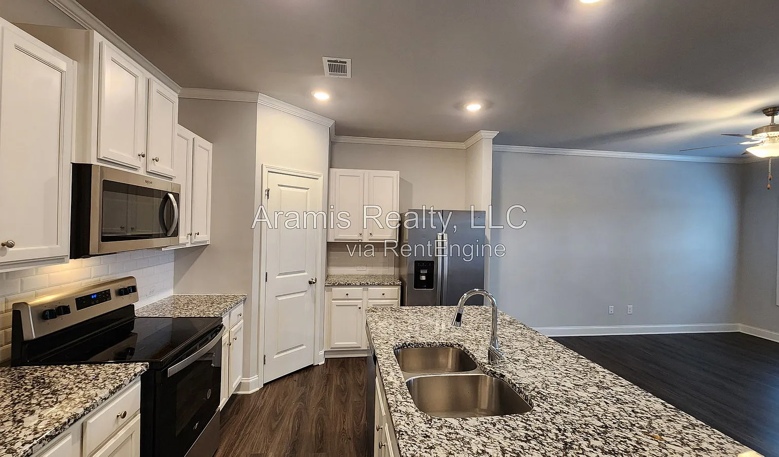 3 bed, 2.5 bath, 1500 sqft, $2,095 — Photo 2