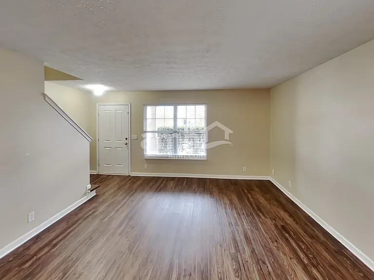119 Crestwood Ln — Photo 5