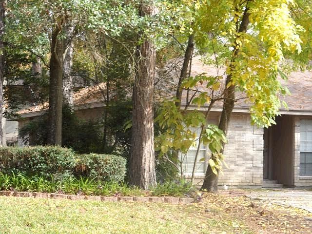 2nd image of 8 N Brook Pebble Ct