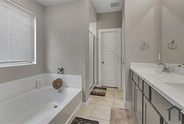 4 bed, 2622 sqft, $3,400 — Photo 3