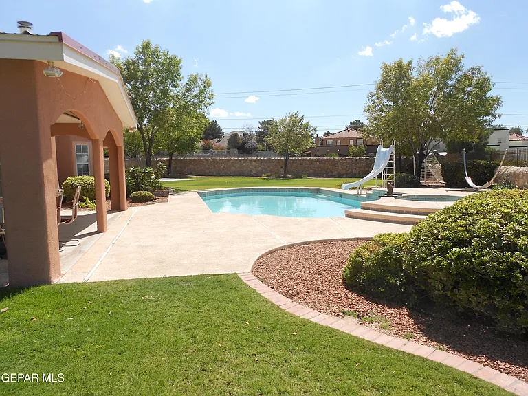 1201 Brown Ridge Pl — Photo 33