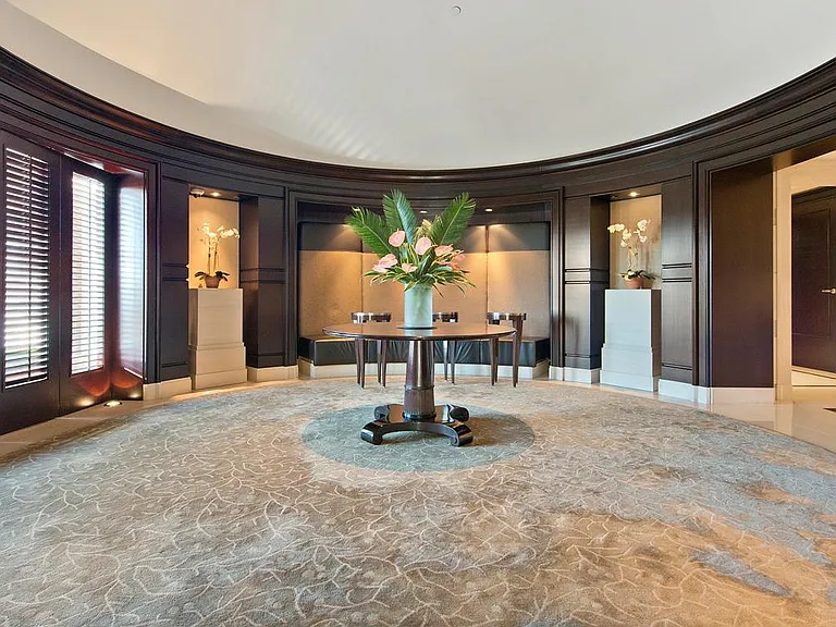 240 Riverside Blvd #1 — Photo 31