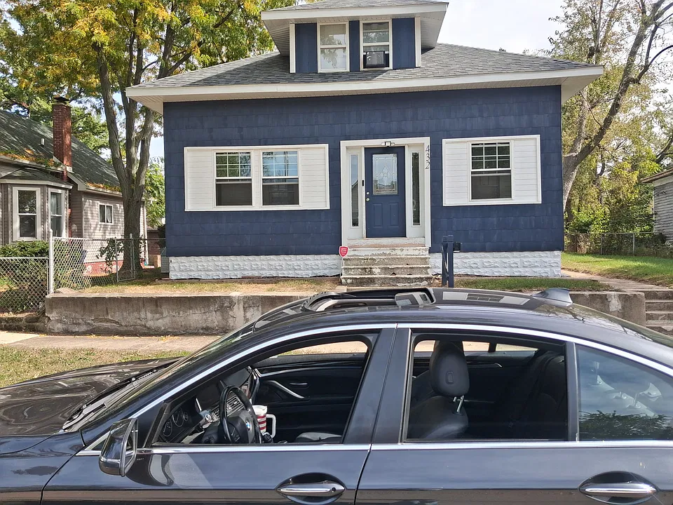 432 Greeley Ave #1
