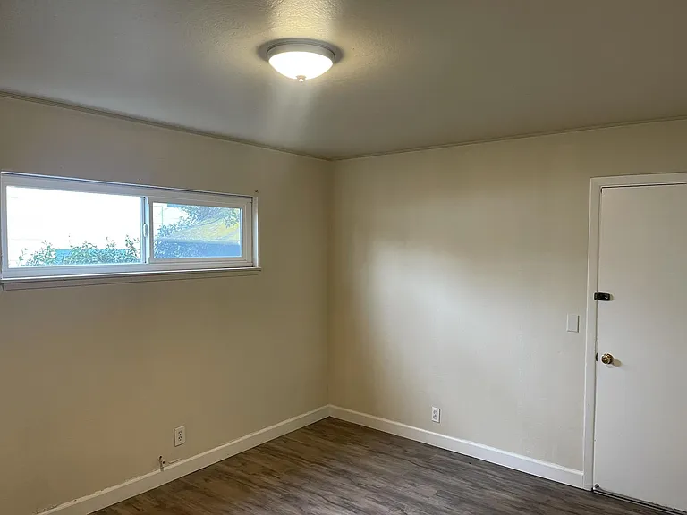 192 Florence St — Photo 5