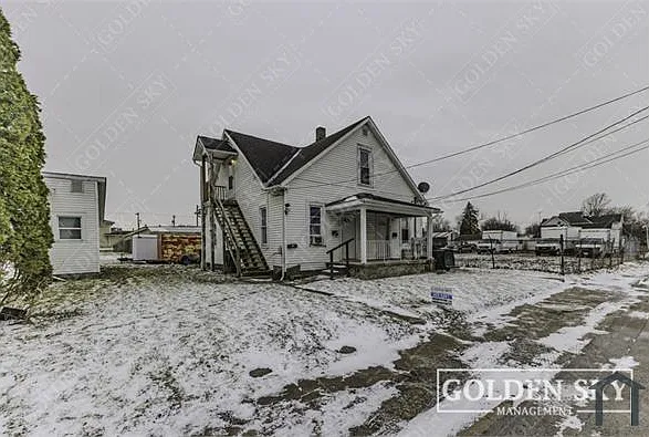 421 W 9th St — Photo 1