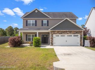 393 Inverness Dr, Hubert, NC 28539