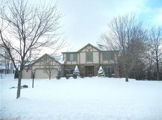 10160 Foxwood Dr, North Royalton, OH
