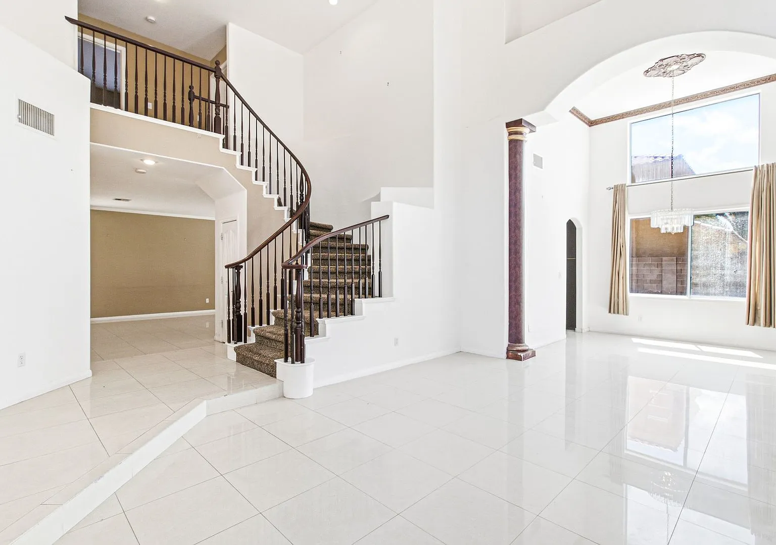 Spacious 4-Bedroom Home with Fireplace, 3-Car Garage & Great Backyard — Photo 4