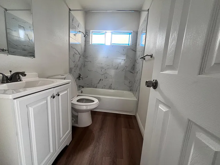 14733 Blythe St #B11 — Photo 8