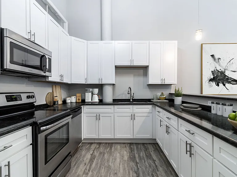 Broadway Apartments — Photo 6
