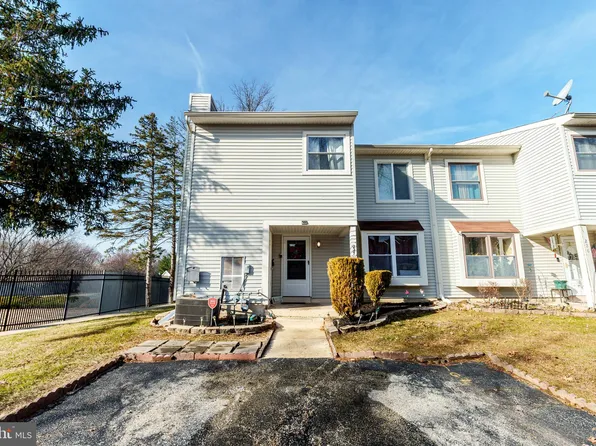 227 Fir Tree Ct, Marlton, NJ 08053