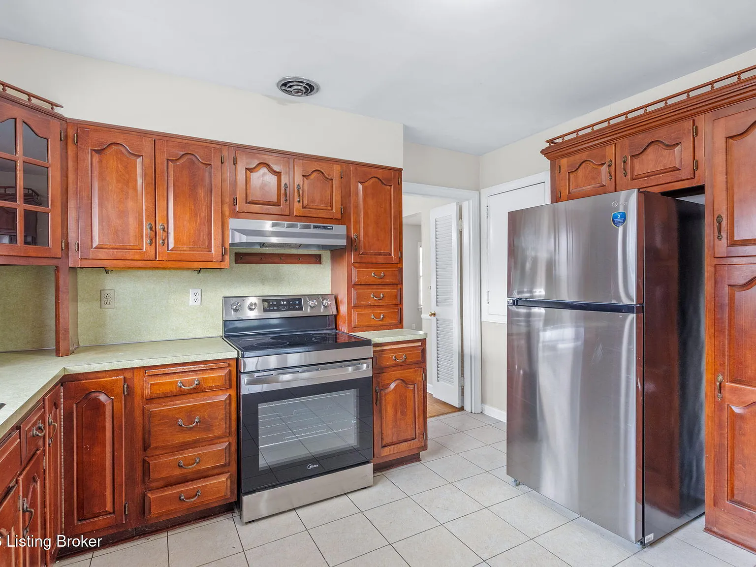 3 bed, 1.5 bath, 2138 sqft, $1,900 — Photo 4
