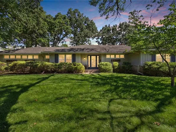 6332 Robinhood Ln, Shawnee, KS 66203