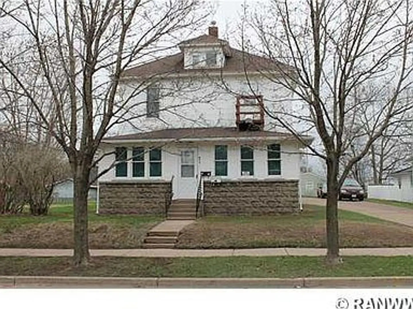 611 - 611 1/2 Bergen Ave — Photo 2