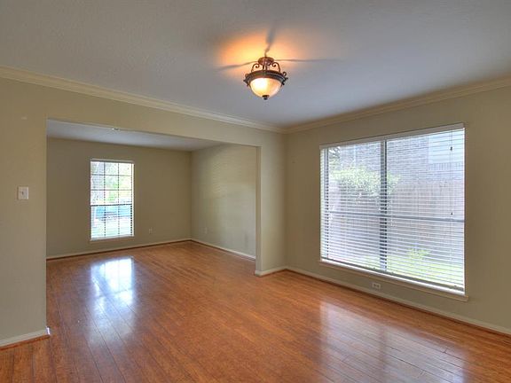 4th image of 3514 Southdown Dr