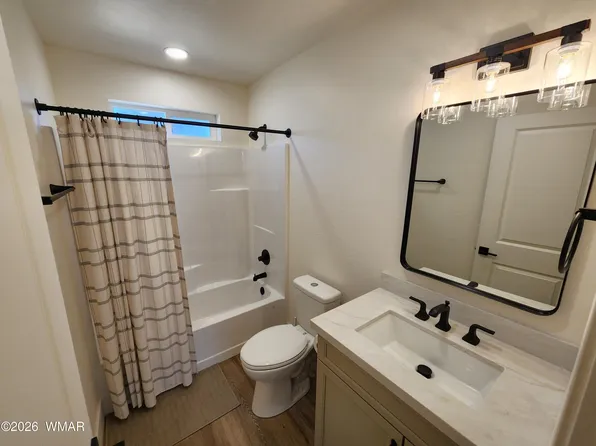 2053 Thousand Pines Dr, Overgaard, AZ 85933