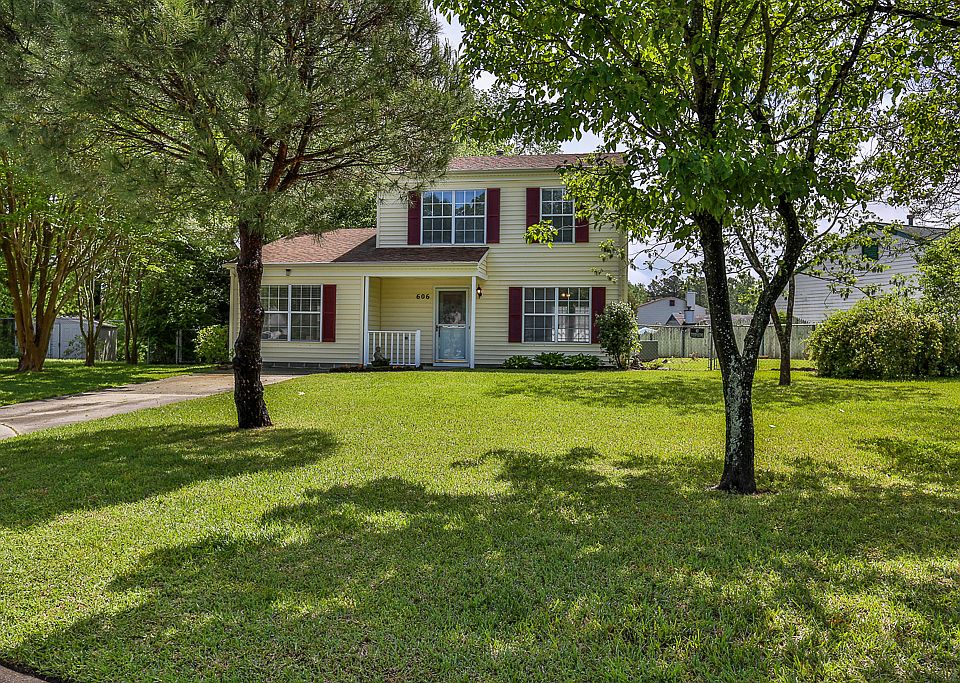 1st image of 606 Terri Sue Pl