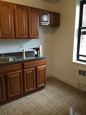 Rented by Giaps Realty Group LLC | media 8