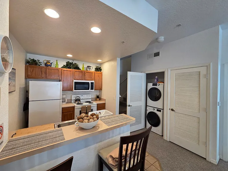 4600 Yellowgold Rd W #106 — Photo 6