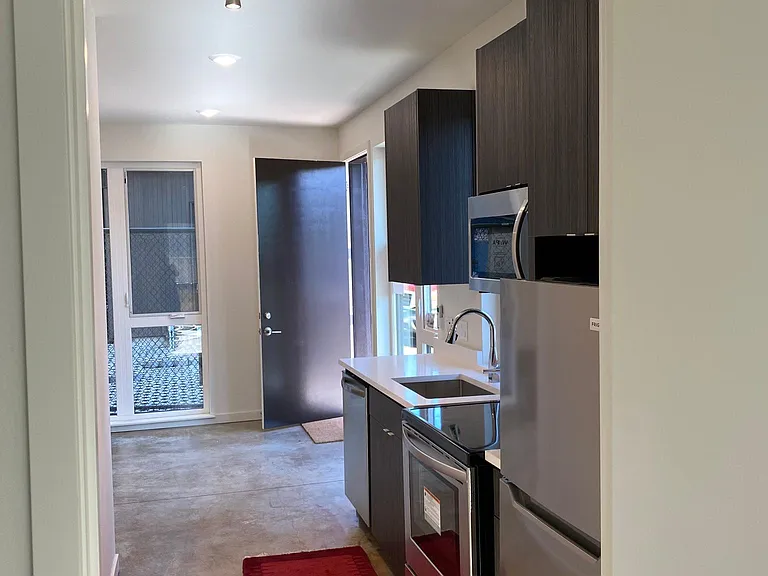 2000 SE Tacoma St #4 — Photo 8