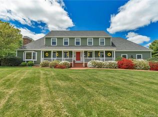 4 Arlyn Ridge Rd, Newtown, CT 06470