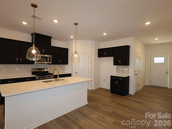 2nd image of 1152 Overbrook Pl