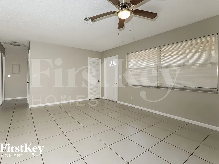 220 Broward Ave — Photo 4