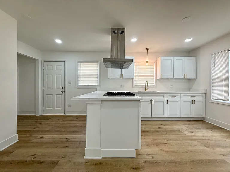 14916 Langley Ave — Photo 6