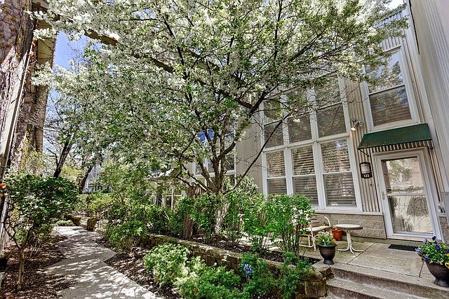 1st image of 1300 W Altgeld St #132