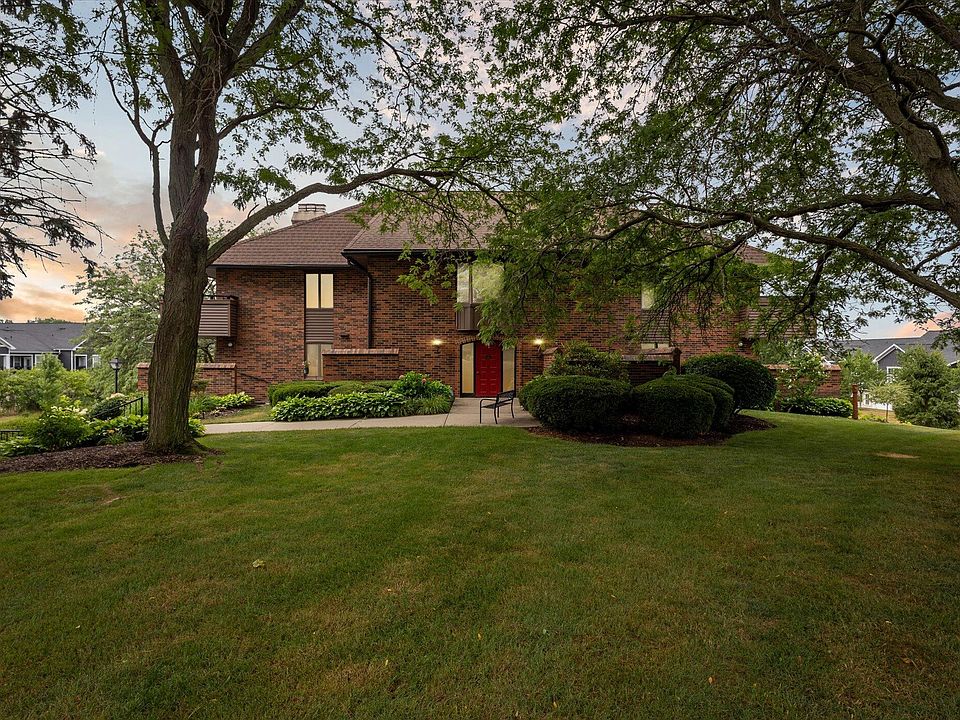 1st image of 3181 Charlevoix Dr SE Unit 103