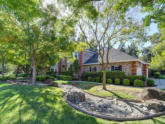 5th image of 24083 Fairway Dr