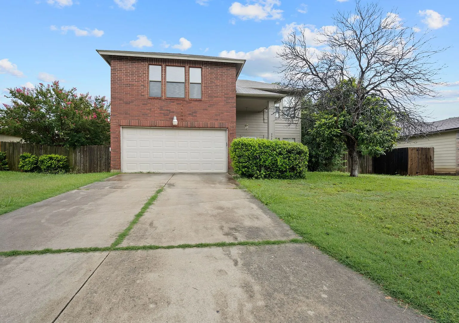 3-bedroom, 2.5 bathroom located in Northwest Crossing Subdivision — Photo 2