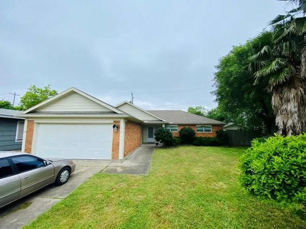 110 Tuna St, Galveston, TX 77550