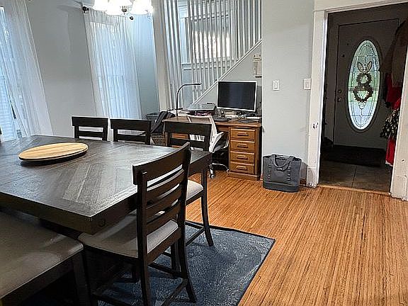 3rd image of 918 Armory Ave