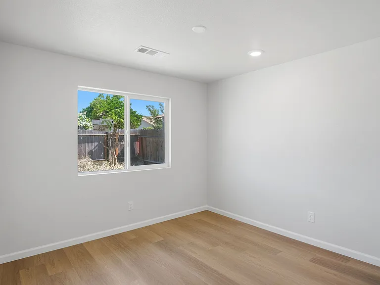 1611 Grapevine Dr — Photo 8