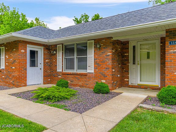 2nd image of 1101 Maplewood Ct E