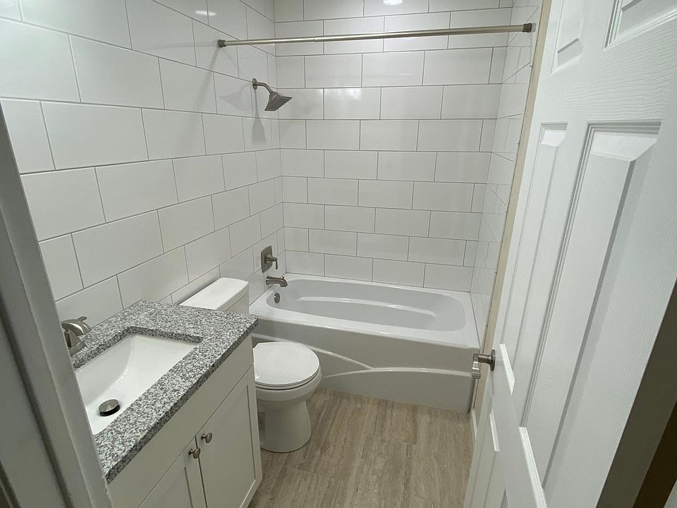 2nd image of 609 Maxine St NE